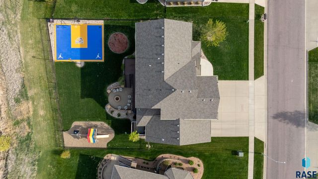 1301 Hyannis Port Ln Lane, Sioux Falls, SD 57106