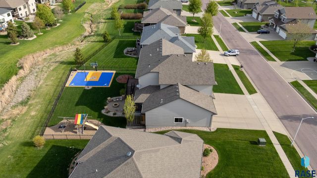 1301 Hyannis Port Ln Lane, Sioux Falls, SD 57106