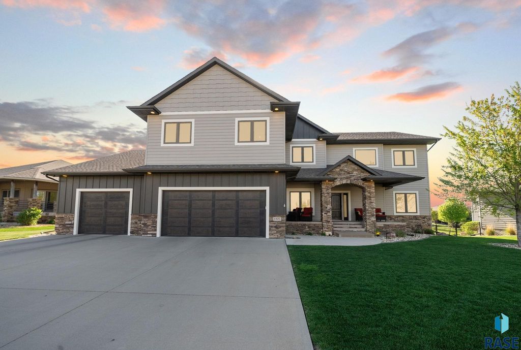 1301 Hyannis Port Ln Lane, Sioux Falls, SD 57106