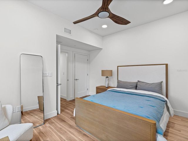868 N OSCEOLA AVENUE, Clearwater, FL 33755