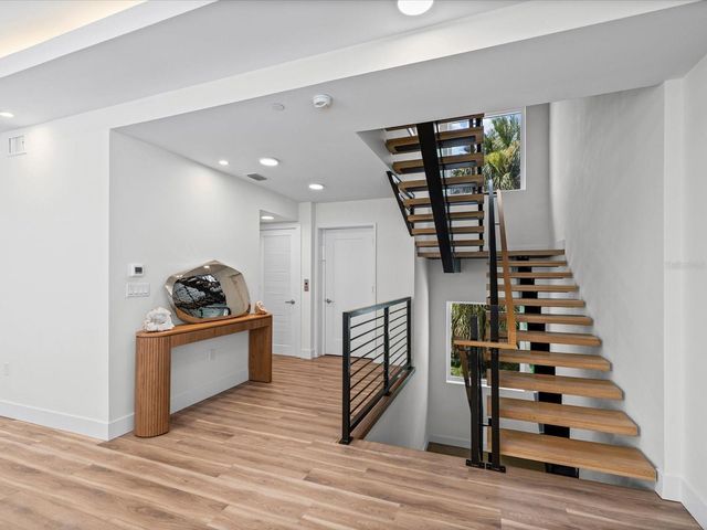 868 N OSCEOLA AVENUE, Clearwater, FL 33755