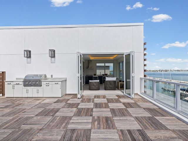 868 N OSCEOLA AVENUE, Clearwater, FL 33755