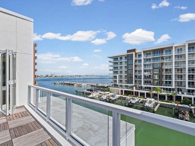868 N OSCEOLA AVENUE, Clearwater, FL 33755