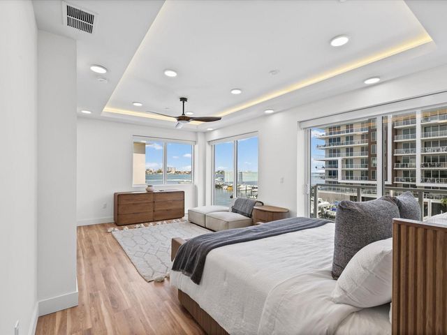 868 N OSCEOLA AVENUE, Clearwater, FL 33755