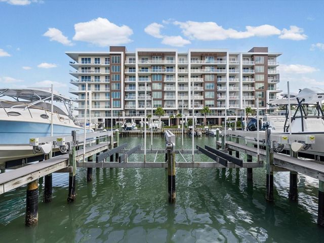 868 N OSCEOLA AVENUE, Clearwater, FL 33755