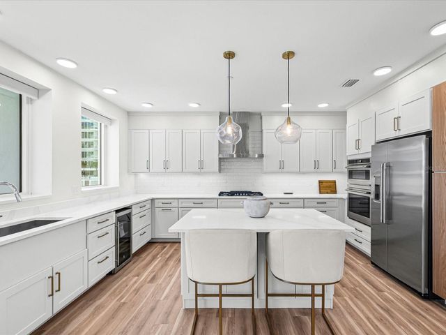 868 N OSCEOLA AVENUE, Clearwater, FL 33755