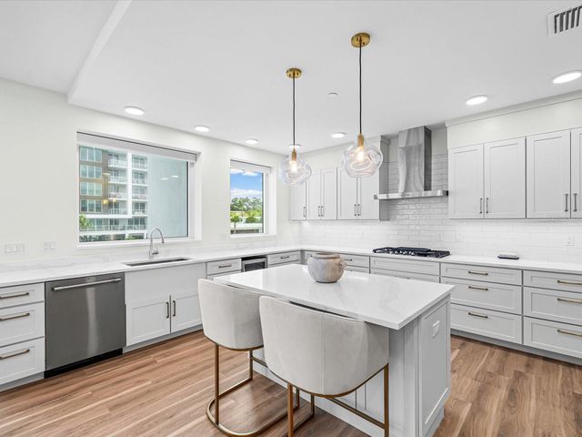 868 N OSCEOLA AVENUE, Clearwater, FL 33755