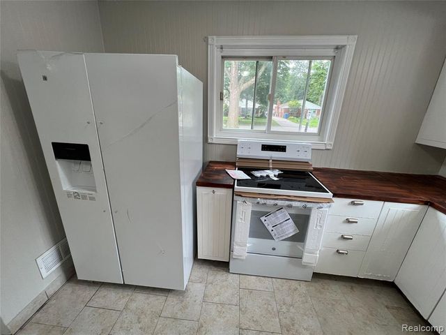 4696 Roosevelt Boulevard, Dearborn Heights, MI 48125