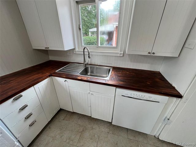 4696 Roosevelt Boulevard, Dearborn Heights, MI 48125