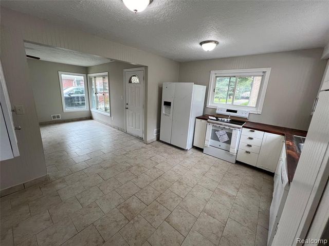 4696 Roosevelt Boulevard, Dearborn Heights, MI 48125