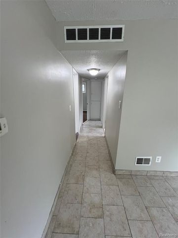 4696 Roosevelt Boulevard, Dearborn Heights, MI 48125