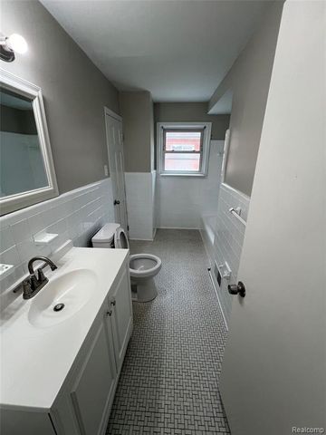 4696 Roosevelt Boulevard, Dearborn Heights, MI 48125