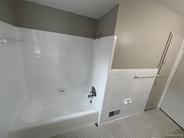 4696 Roosevelt Boulevard, Dearborn Heights, MI 48125