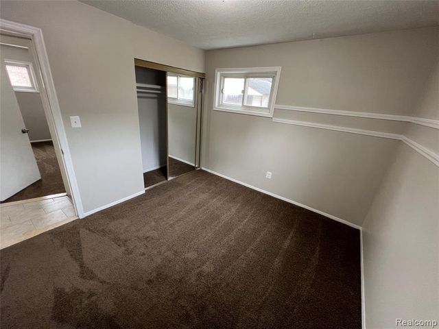 4696 Roosevelt Boulevard, Dearborn Heights, MI 48125