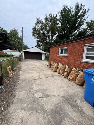 4696 Roosevelt Boulevard, Dearborn Heights, MI 48125