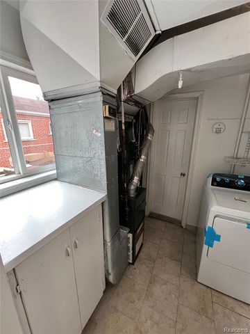 4696 Roosevelt Boulevard, Dearborn Heights, MI 48125