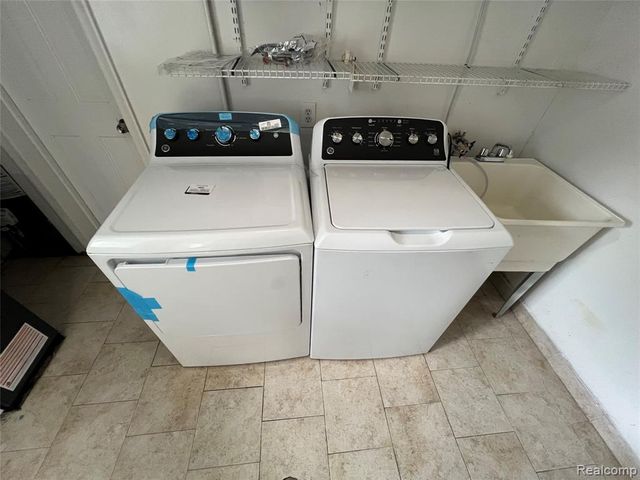 4696 Roosevelt Boulevard, Dearborn Heights, MI 48125