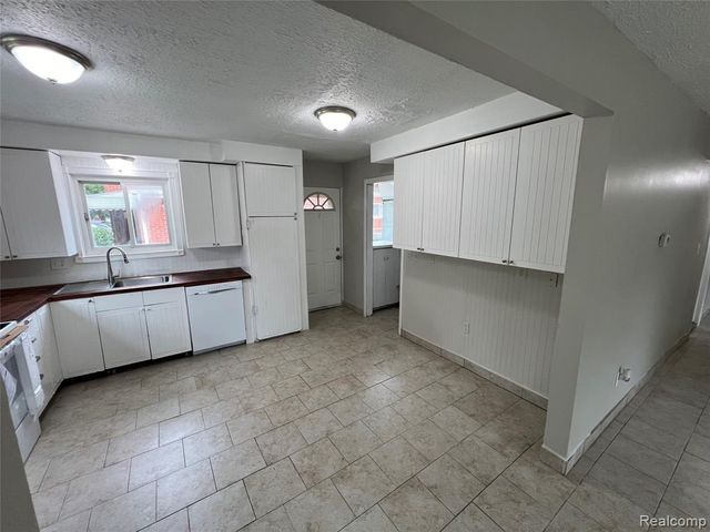 4696 Roosevelt Boulevard, Dearborn Heights, MI 48125