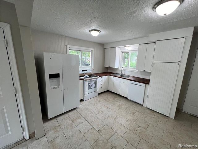 4696 Roosevelt Boulevard, Dearborn Heights, MI 48125