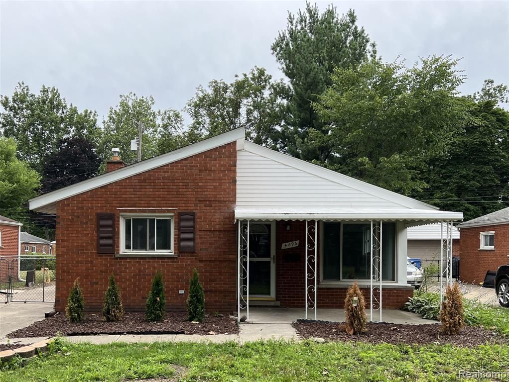4696 Roosevelt Boulevard, Dearborn Heights, MI 48125