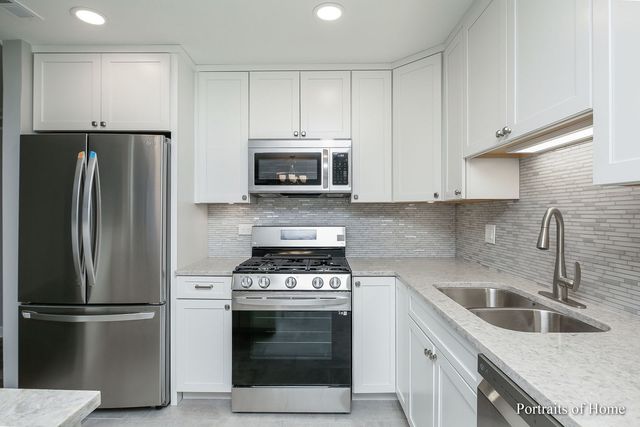 1780 Gloucester Court C, Wheaton, IL 60189