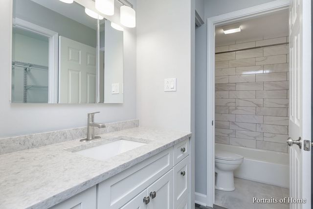 1780 Gloucester Court C, Wheaton, IL 60189