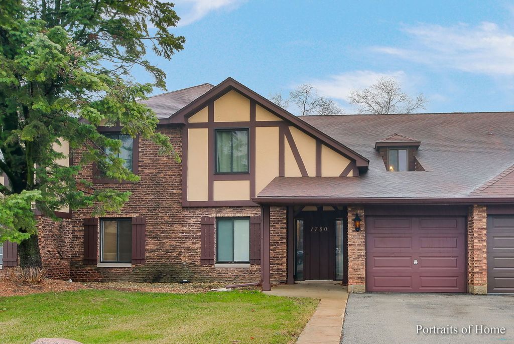 1780 Gloucester Court C, Wheaton, IL 60189