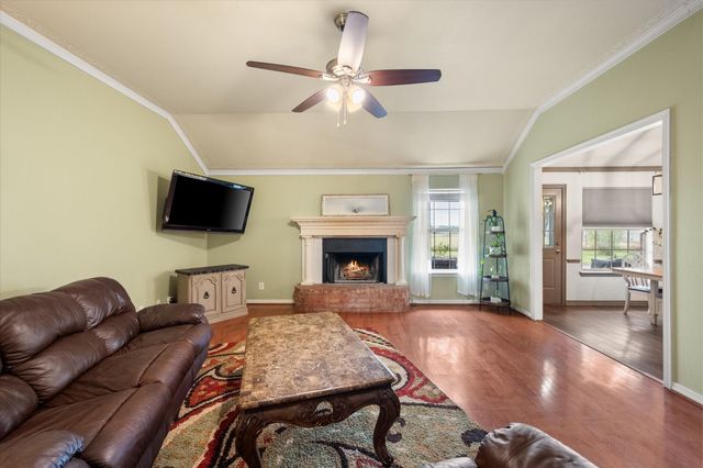 906 S Ward Street, Italy, TX 76651