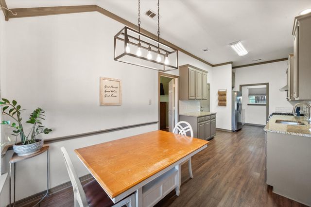 906 S Ward Street, Italy, TX 76651
