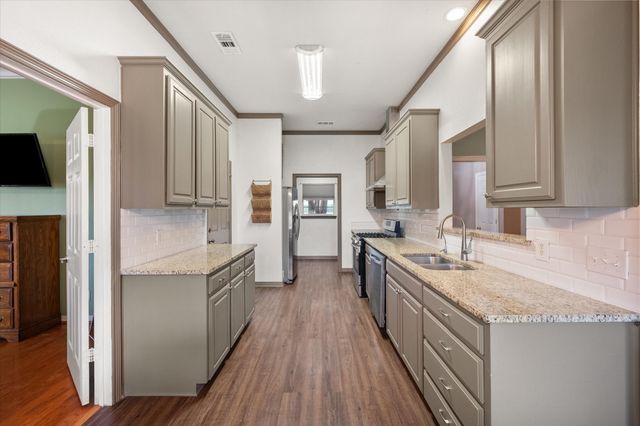 906 S Ward Street, Italy, TX 76651