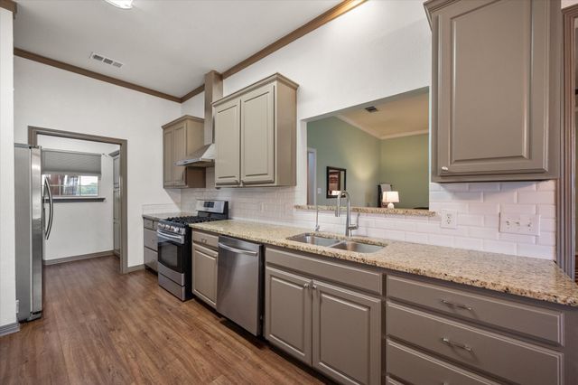906 S Ward Street, Italy, TX 76651