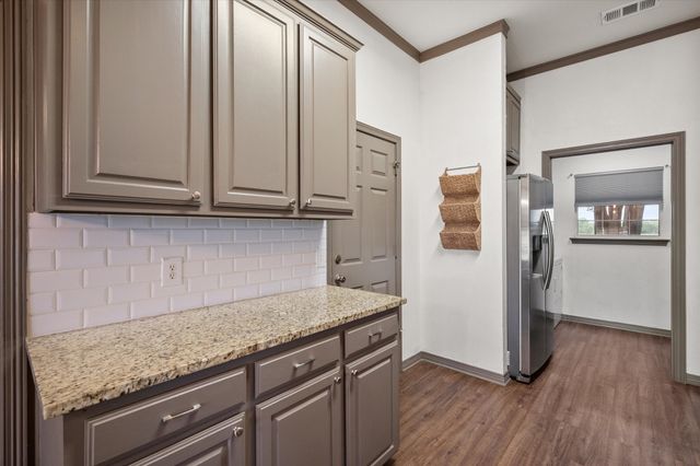 906 S Ward Street, Italy, TX 76651