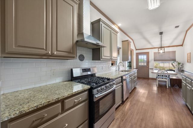 906 S Ward Street, Italy, TX 76651