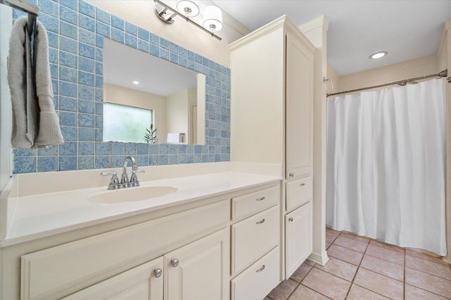906 S Ward Street, Italy, TX 76651