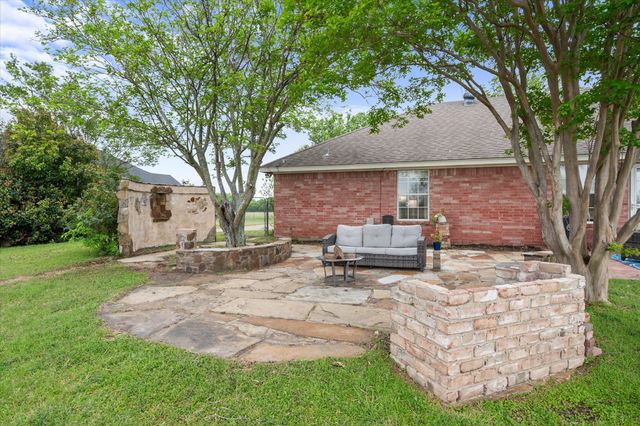 906 S Ward Street, Italy, TX 76651