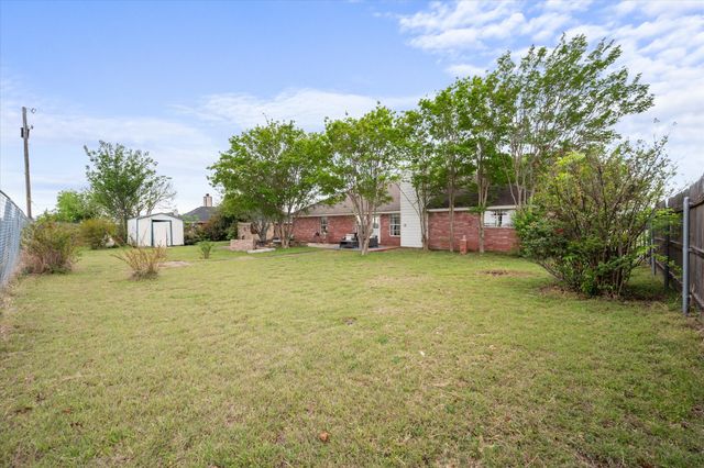 906 S Ward Street, Italy, TX 76651