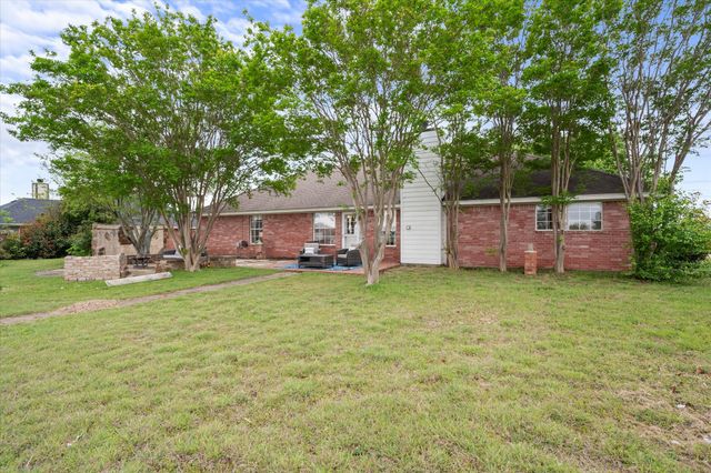 906 S Ward Street, Italy, TX 76651