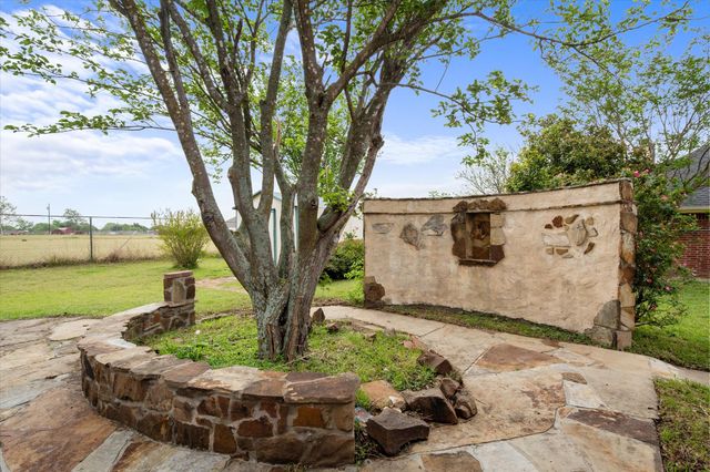 906 S Ward Street, Italy, TX 76651