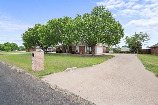 906 S Ward Street, Italy, TX 76651