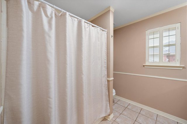 906 S Ward Street, Italy, TX 76651
