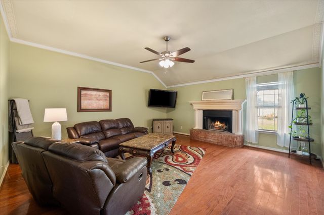 906 S Ward Street, Italy, TX 76651