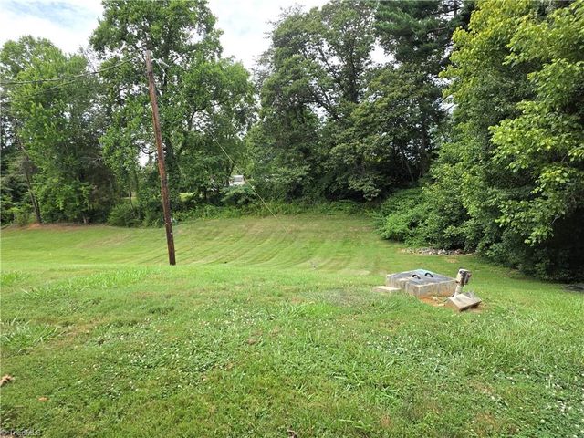 117 Locust Road, King, NC 27021