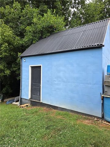 117 Locust Road, King, NC 27021