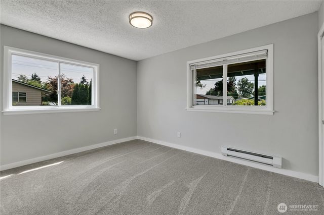 137 Wayne Avenue, Pacific, WA 98047