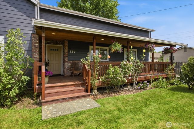 137 Wayne Avenue, Pacific, WA 98047