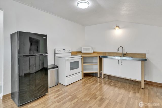 137 Wayne Avenue, Pacific, WA 98047