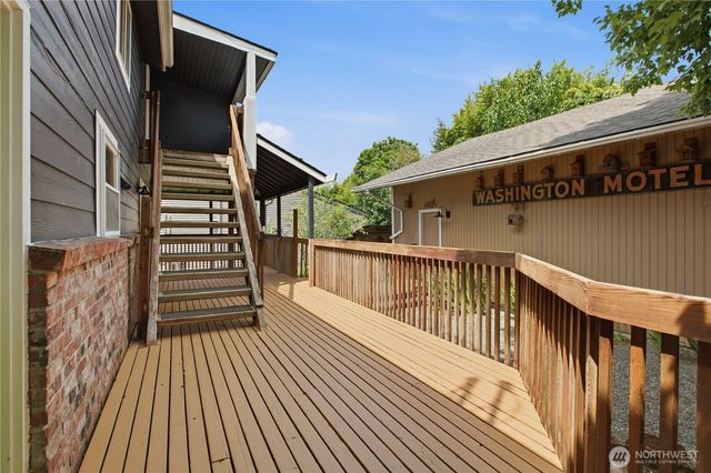 137 Wayne Avenue, Pacific, WA 98047