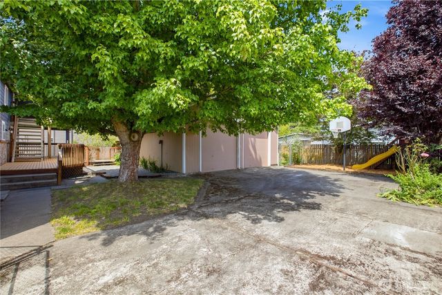 137 Wayne Avenue, Pacific, WA 98047