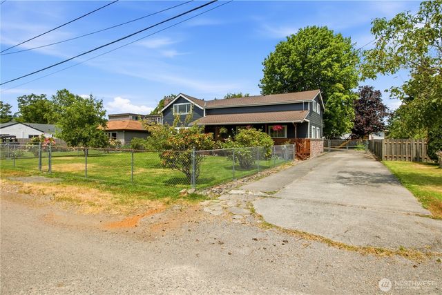 137 Wayne Avenue, Pacific, WA 98047