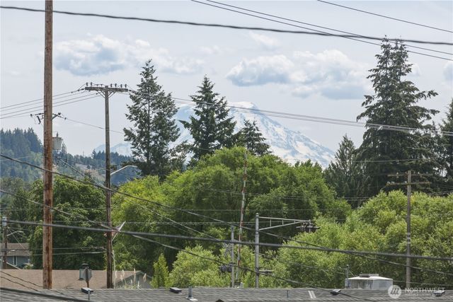 137 Wayne Avenue, Pacific, WA 98047